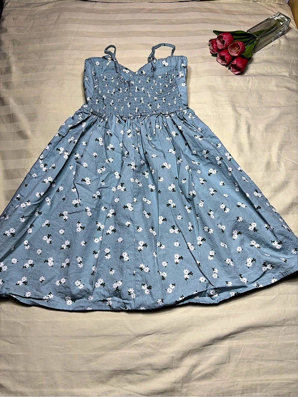 No Boundaries Floral Bustier
Mini Dress Light Blue Size S (3-5)
Spaghetti Straps